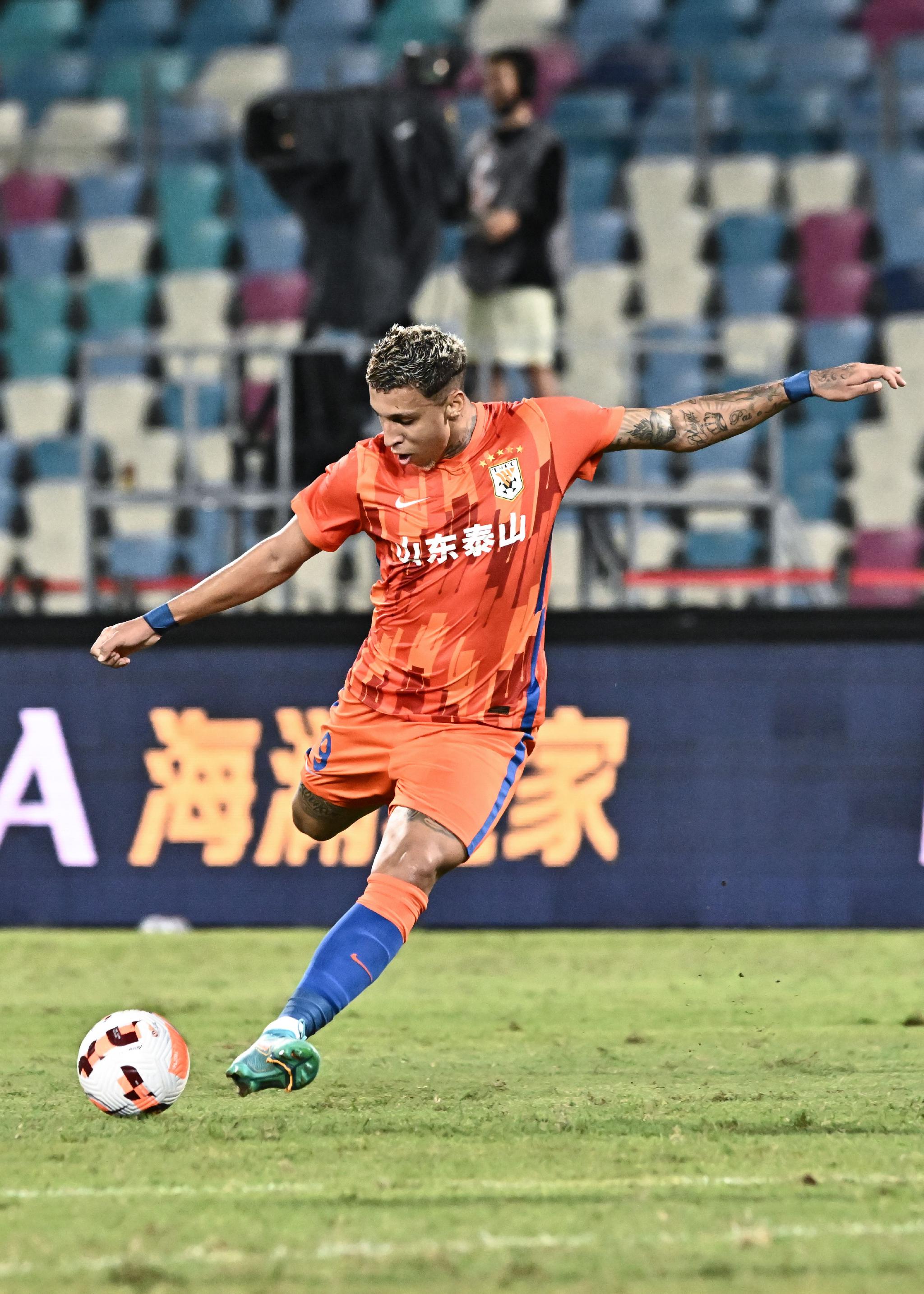 里程碑夜！山东泰山队长鼓劲；欧超杯窗口期刷纪录；媒体盛赞；训练强度明显提升的简单介绍