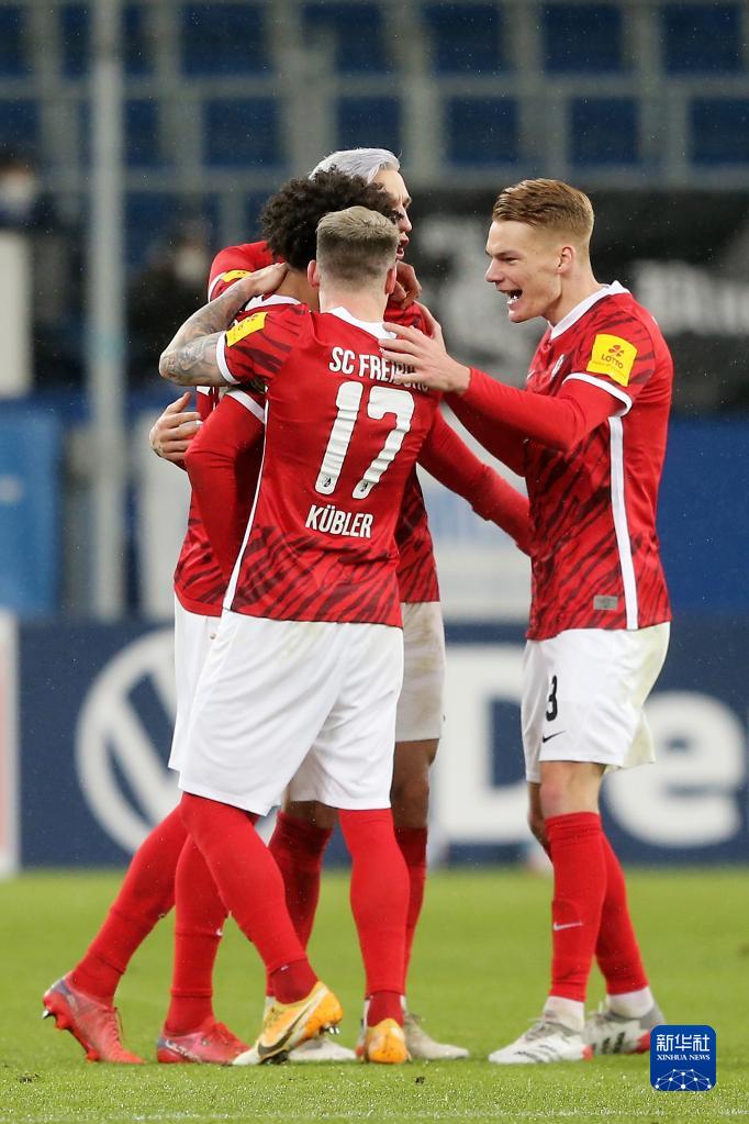 菲尼克斯太阳训练开放日，今夜内部沟通引欢呼，德国杯在即，阵容厚度经受考验的简单介绍