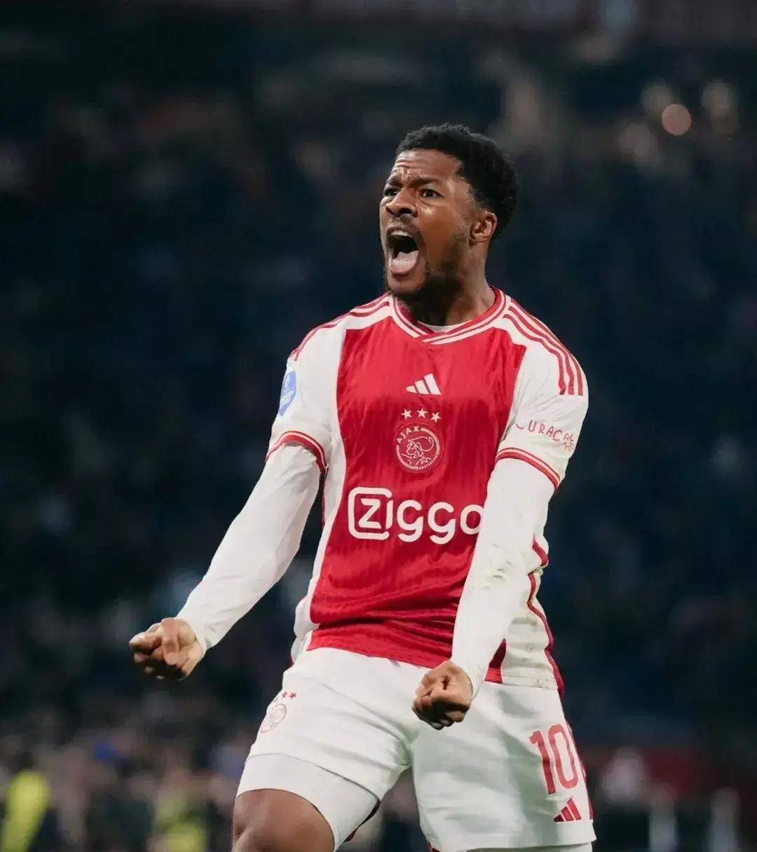 阿贾克斯训练开放日，集结日主帅复盘引欢呼，荷甲在即，控场能力受关注的简单介绍